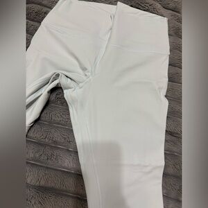 Ligh blue Lululemon Leggings 25" in excellent condition!!!